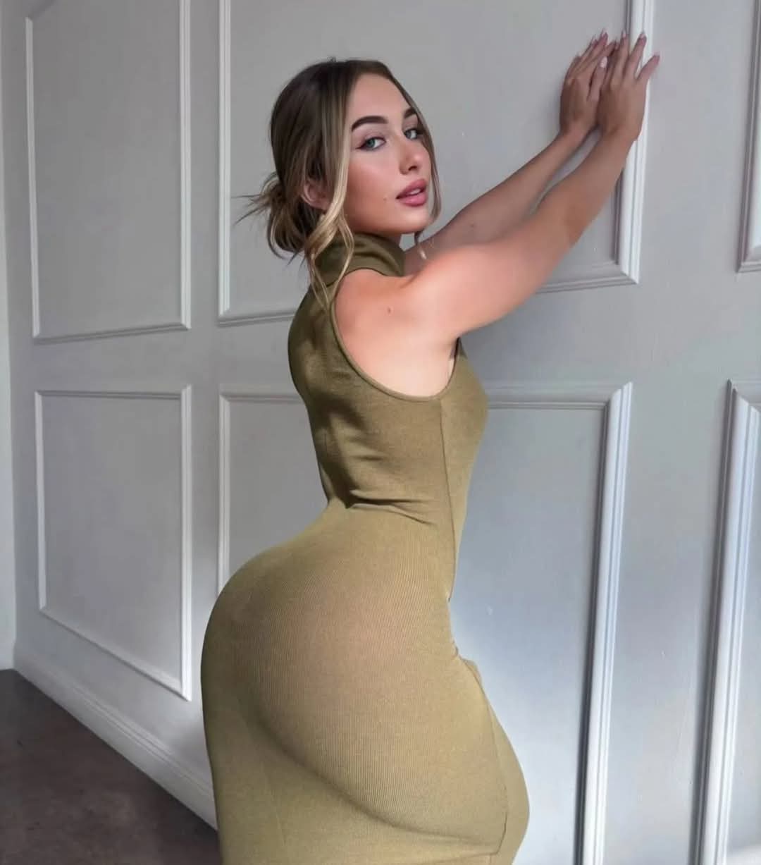 VIP Model 2 - Luxury Experience